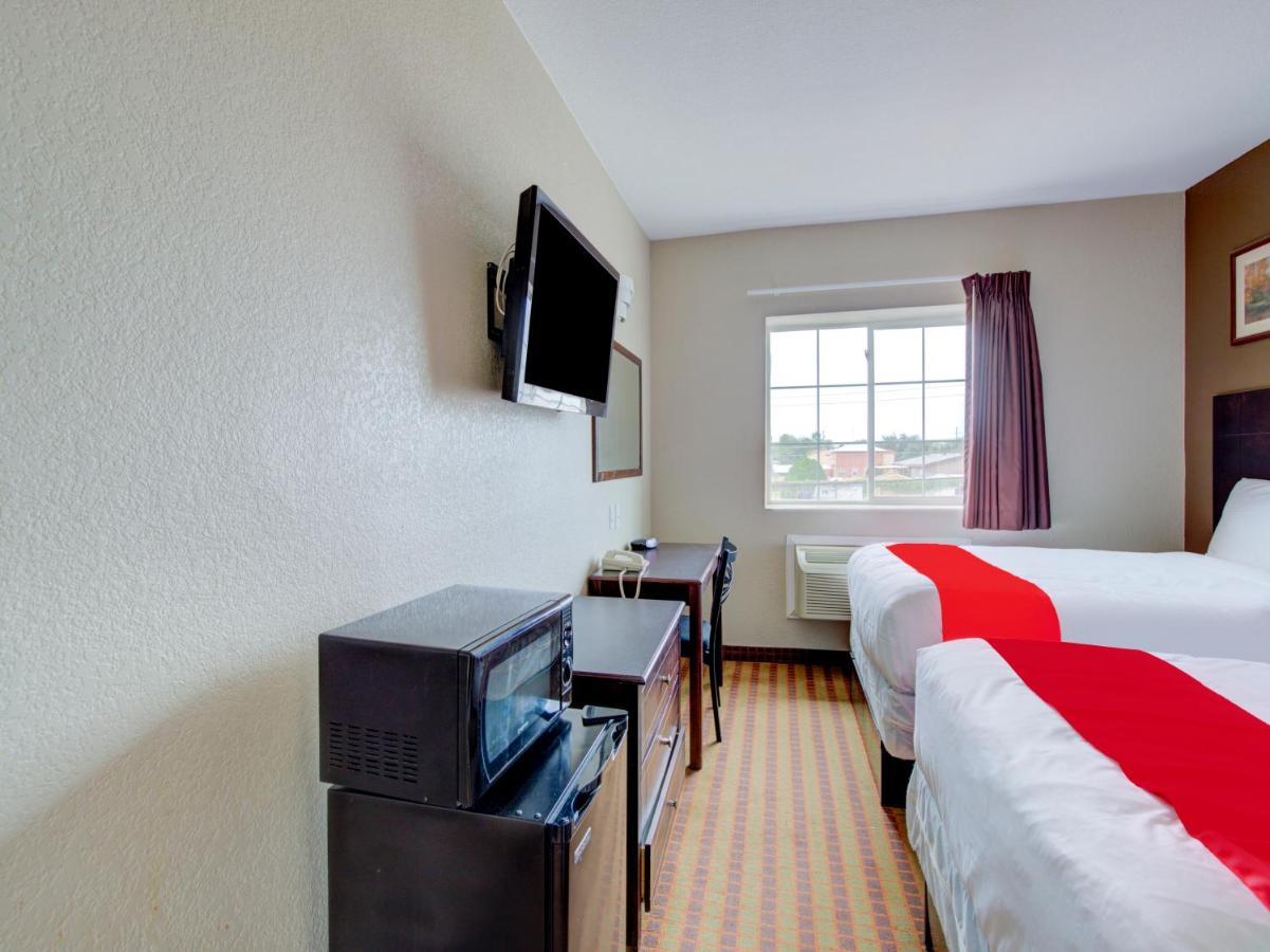 Hotel Dilley Grand Eksteriør billede