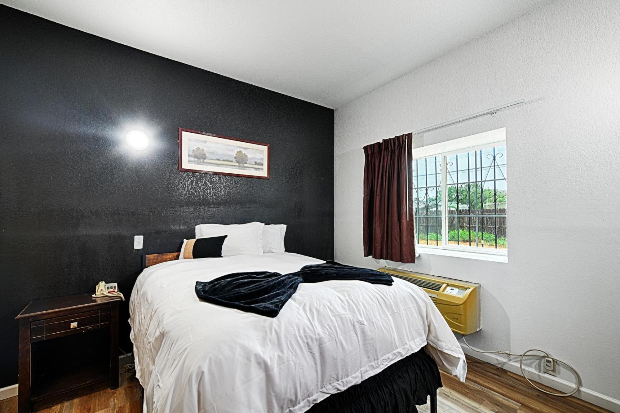 Hotel Dilley Grand Eksteriør billede